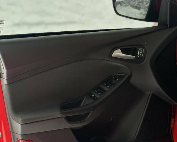 Червоний Форд Фокус, об'ємом двигуна 2 л та пробігом 125 тис. км за 8500 $, фото 28 на Automoto.ua