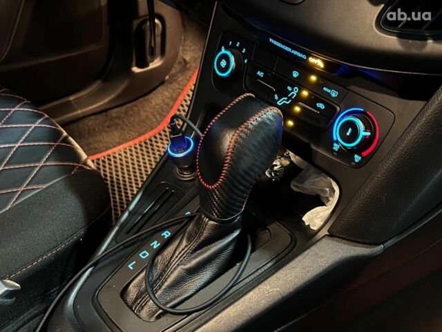 Червоний Форд Фокус, об'ємом двигуна 2 л та пробігом 162 тис. км за 9490 $, фото 19 на Automoto.ua