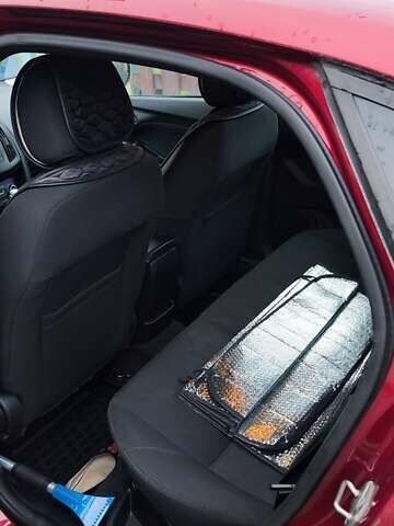 Красный Форд Фокус, объемом двигателя 2 л и пробегом 155 тыс. км за 7200 $, фото 4 на Automoto.ua