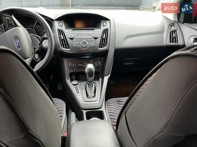 Красный Форд Фокус, объемом двигателя 2 л и пробегом 124 тыс. км за 8300 $, фото 19 на Automoto.ua