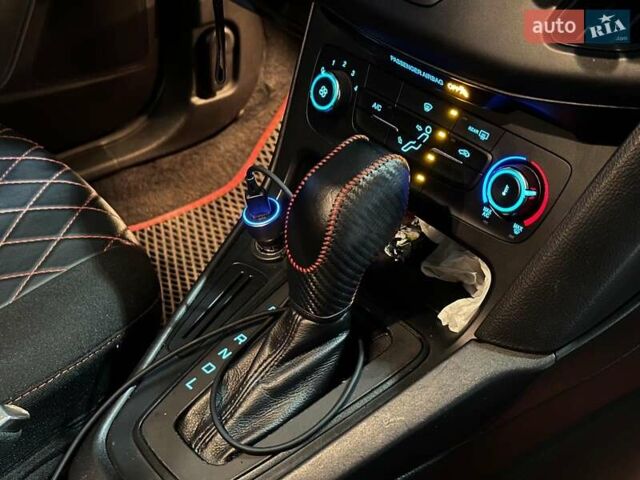 Червоний Форд Фокус, об'ємом двигуна 2 л та пробігом 162 тис. км за 9490 $, фото 16 на Automoto.ua