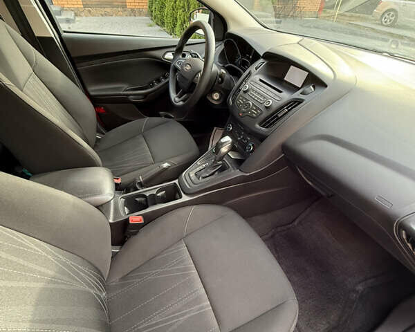 Червоний Форд Фокус, об'ємом двигуна 2 л та пробігом 145 тис. км за 8300 $, фото 13 на Automoto.ua