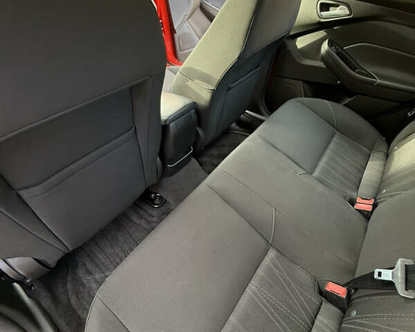 Червоний Форд Фокус, об'ємом двигуна 2 л та пробігом 145 тис. км за 8300 $, фото 17 на Automoto.ua