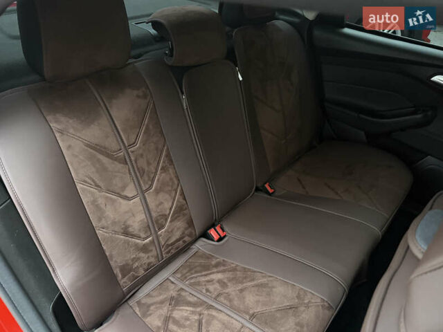 Червоний Форд Фокус, об'ємом двигуна 2 л та пробігом 92 тис. км за 7900 $, фото 34 на Automoto.ua