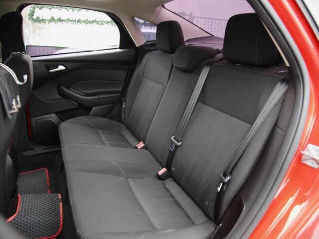 Красный Форд Фокус, объемом двигателя 2 л и пробегом 195 тыс. км за 7500 $, фото 7 на Automoto.ua