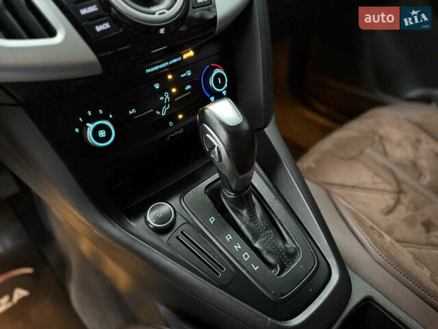 Червоний Форд Фокус, об'ємом двигуна 2 л та пробігом 92 тис. км за 7900 $, фото 41 на Automoto.ua