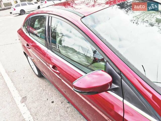 Красный Форд Фокус, объемом двигателя 2 л и пробегом 198 тыс. км за 10500 $, фото 2 на Automoto.ua