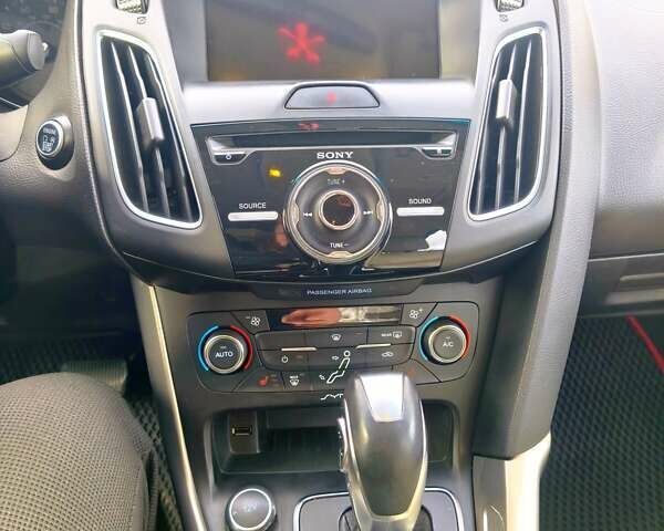 Красный Форд Фокус, объемом двигателя 2 л и пробегом 198 тыс. км за 10500 $, фото 26 на Automoto.ua