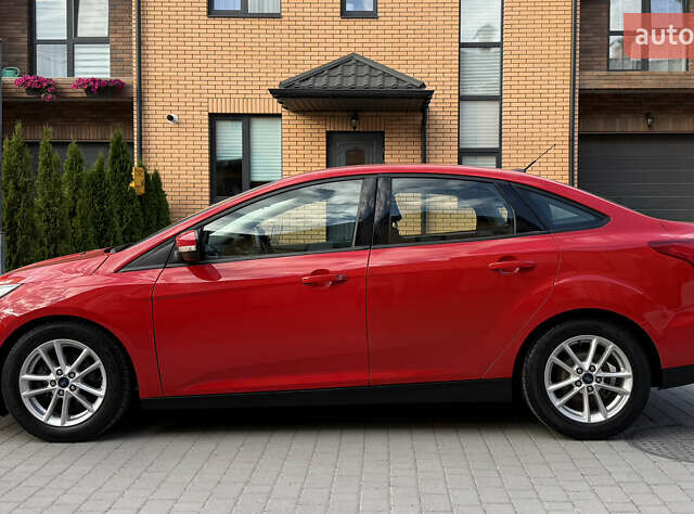 Червоний Форд Фокус, об'ємом двигуна 2 л та пробігом 145 тис. км за 8300 $, фото 4 на Automoto.ua