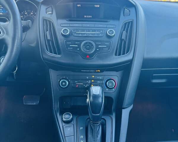 Красный Форд Фокус, объемом двигателя 2 л и пробегом 122 тыс. км за 6800 $, фото 12 на Automoto.ua