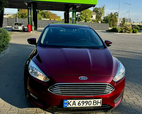 Красный Форд Фокус, объемом двигателя 2 л и пробегом 143 тыс. км за 9900 $, фото 1 на Automoto.ua