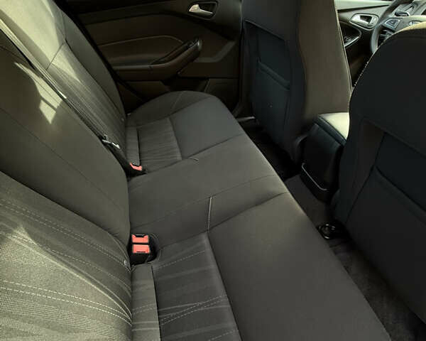 Червоний Форд Фокус, об'ємом двигуна 2 л та пробігом 145 тис. км за 8300 $, фото 16 на Automoto.ua