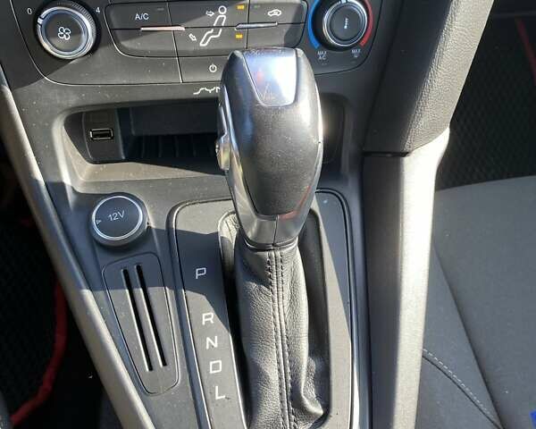 Червоний Форд Фокус, об'ємом двигуна 2 л та пробігом 107 тис. км за 10000 $, фото 10 на Automoto.ua