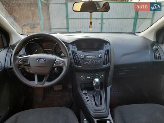 Червоний Форд Фокус, об'ємом двигуна 2 л та пробігом 176 тис. км за 9500 $, фото 5 на Automoto.ua