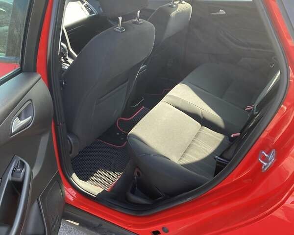 Червоний Форд Фокус, об'ємом двигуна 2 л та пробігом 107 тис. км за 10000 $, фото 5 на Automoto.ua