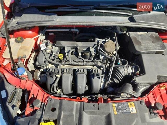 Красный Форд Фокус, объемом двигателя 2 л и пробегом 125 тыс. км за 1600 $, фото 6 на Automoto.ua