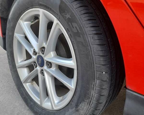 Червоний Форд Фокус, об'ємом двигуна 2 л та пробігом 176 тис. км за 9500 $, фото 15 на Automoto.ua