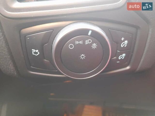 Червоний Форд Фокус, об'ємом двигуна 2 л та пробігом 176 тис. км за 9500 $, фото 12 на Automoto.ua