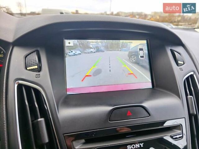 Красный Форд Фокус, объемом двигателя 2 л и пробегом 198 тыс. км за 10500 $, фото 15 на Automoto.ua