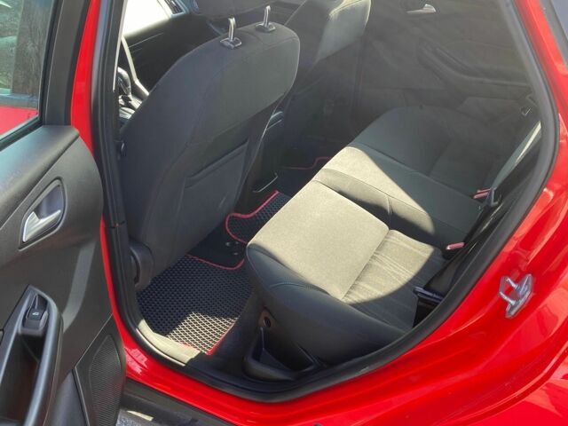 Червоний Форд Фокус, об'ємом двигуна 2 л та пробігом 118 тис. км за 8000 $, фото 7 на Automoto.ua