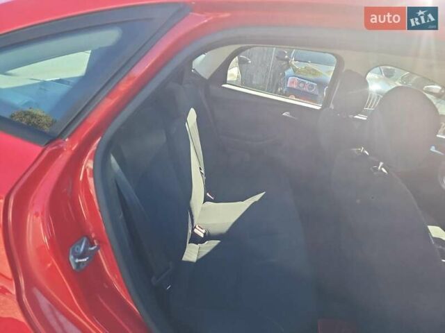 Красный Форд Фокус, объемом двигателя 2 л и пробегом 125 тыс. км за 1600 $, фото 5 на Automoto.ua