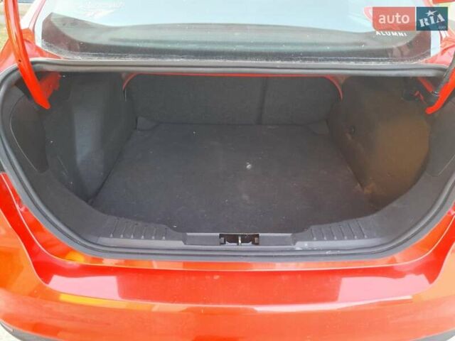 Червоний Форд Фокус, об'ємом двигуна 2 л та пробігом 176 тис. км за 9500 $, фото 18 на Automoto.ua