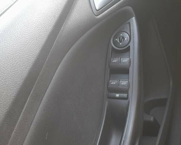 Червоний Форд Фокус, об'ємом двигуна 2 л та пробігом 176 тис. км за 9500 $, фото 9 на Automoto.ua