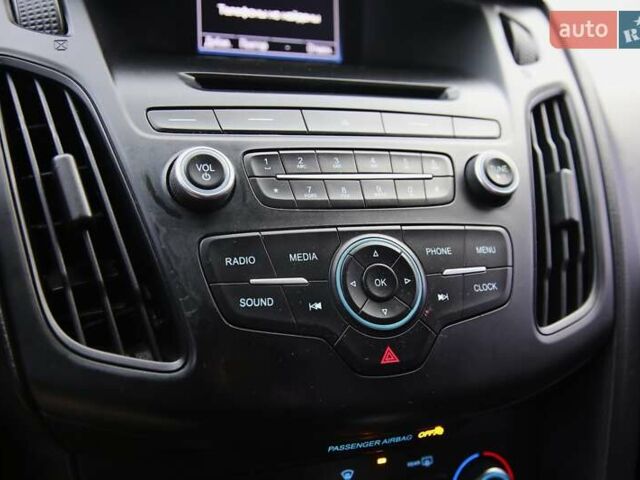 Червоний Форд Фокус, об'ємом двигуна 2 л та пробігом 195 тис. км за 7500 $, фото 16 на Automoto.ua