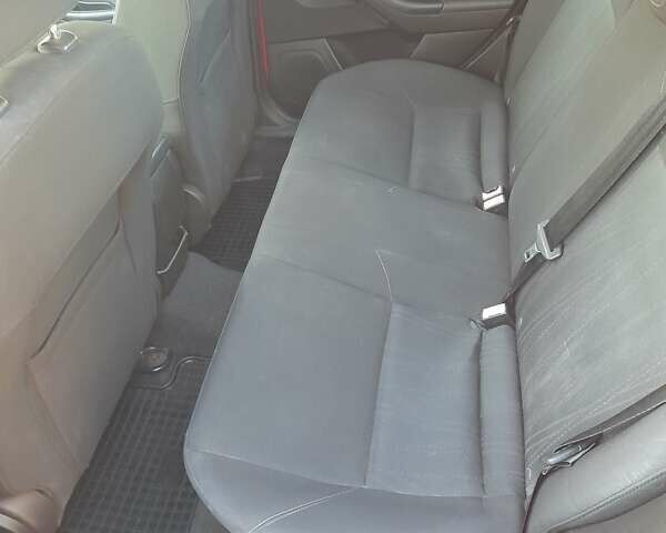 Червоний Форд Фокус, об'ємом двигуна 2 л та пробігом 176 тис. км за 9500 $, фото 8 на Automoto.ua