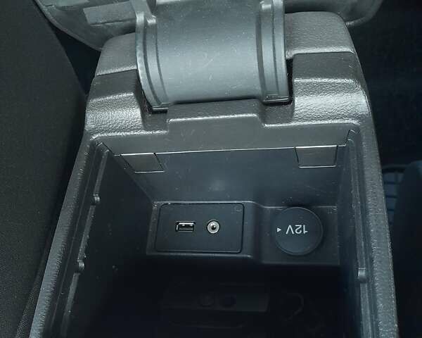 Червоний Форд Фокус, об'ємом двигуна 2 л та пробігом 176 тис. км за 9500 $, фото 13 на Automoto.ua