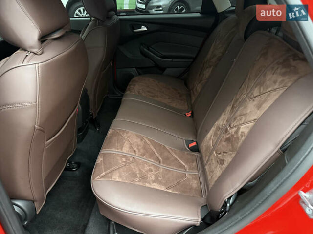 Червоний Форд Фокус, об'ємом двигуна 2 л та пробігом 92 тис. км за 7900 $, фото 31 на Automoto.ua