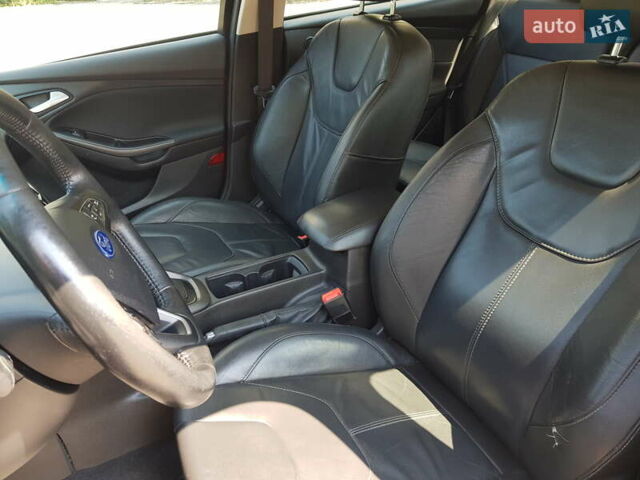 Форд Фокус 2016 в Одессе на Automoto.ua Красный Форд Фокус, объемом двигателя 2 л и пробегом 190 тыс. км за 7800 $, фото 14 на Automoto.ua