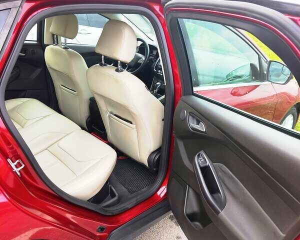 Красный Форд Фокус, объемом двигателя 2 л и пробегом 198 тыс. км за 10500 $, фото 10 на Automoto.ua