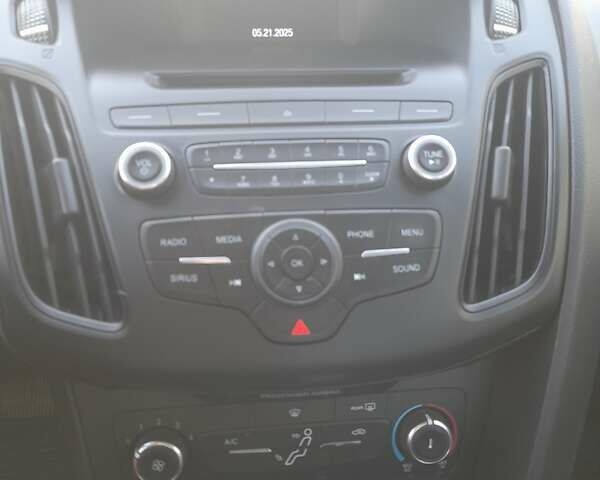 Червоний Форд Фокус, об'ємом двигуна 2 л та пробігом 176 тис. км за 9500 $, фото 6 на Automoto.ua