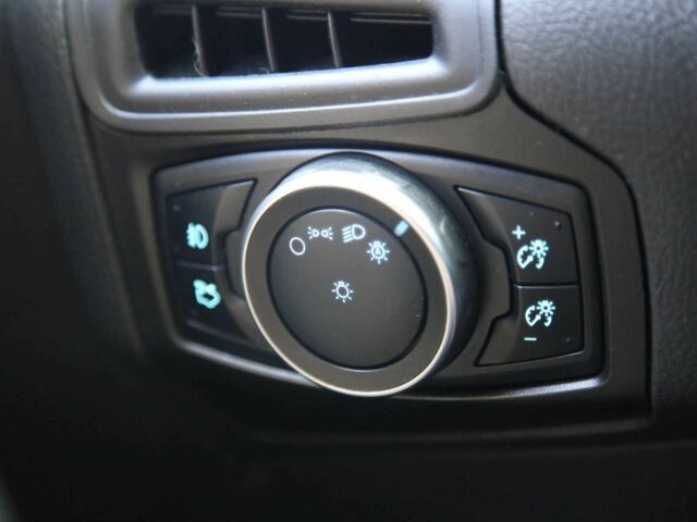 Красный Форд Фокус, объемом двигателя 2 л и пробегом 195 тыс. км за 7500 $, фото 19 на Automoto.ua