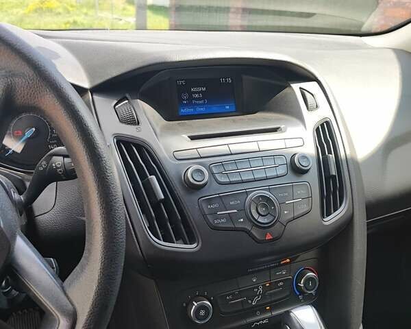 Красный Форд Фокус, объемом двигателя 2 л и пробегом 162 тыс. км за 6700 $, фото 2 на Automoto.ua