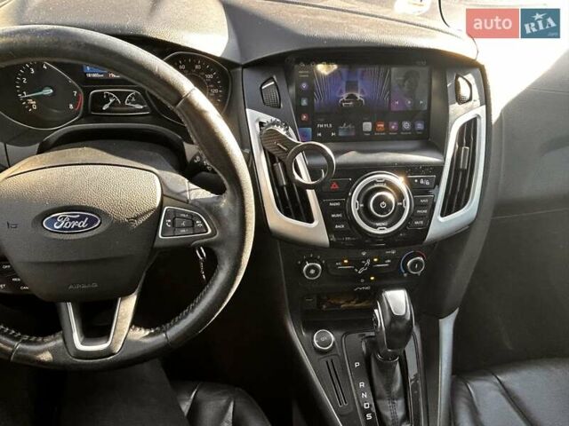 Красный Форд Фокус, объемом двигателя 2 л и пробегом 181 тыс. км за 10000 $, фото 6 на Automoto.ua