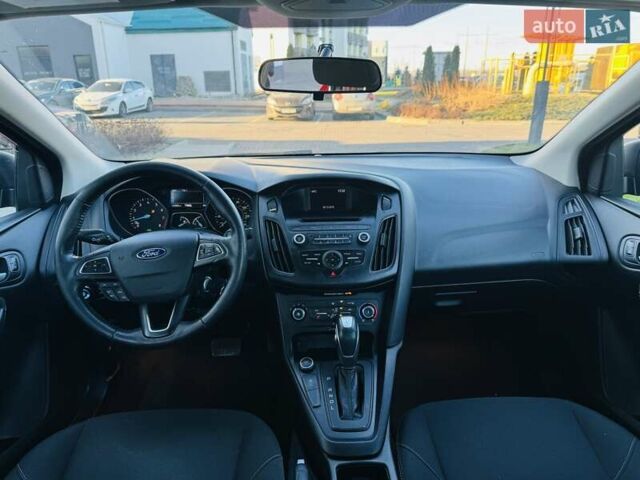 Красный Форд Фокус, объемом двигателя 2 л и пробегом 122 тыс. км за 6800 $, фото 6 на Automoto.ua