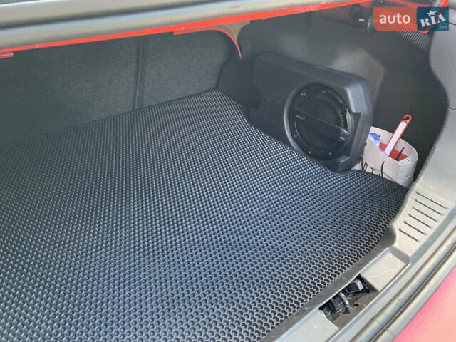 Красный Форд Фокус, объемом двигателя 2 л и пробегом 149 тыс. км за 10000 $, фото 11 на Automoto.ua