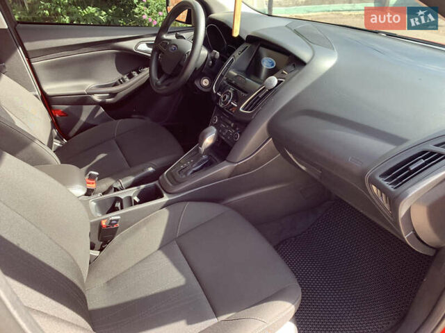 Красный Форд Фокус, объемом двигателя 2 л и пробегом 149 тыс. км за 10000 $, фото 16 на Automoto.ua