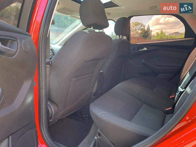 Красный Форд Фокус, объемом двигателя 2 л и пробегом 149 тыс. км за 10000 $, фото 18 на Automoto.ua