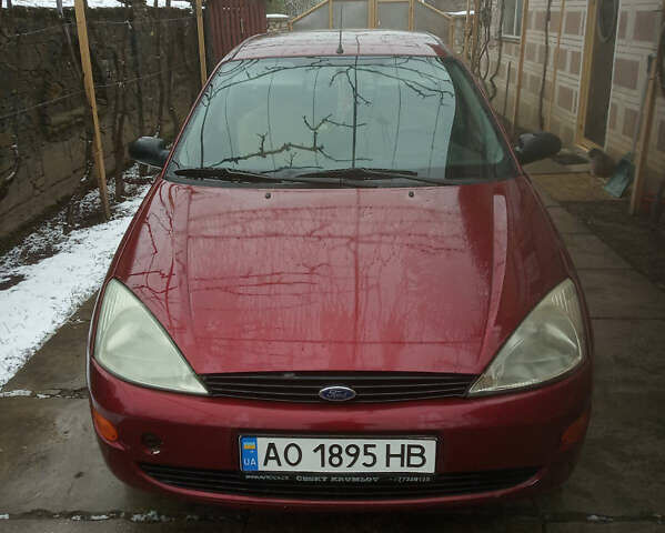 Красный Форд Фокус, объемом двигателя 1.9 л и пробегом 320 тыс. км за 2500 $, фото 1 на Automoto.ua