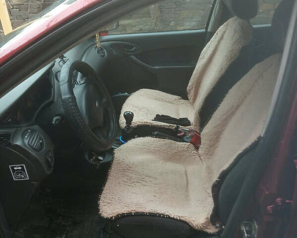 Красный Форд Фокус, объемом двигателя 1.9 л и пробегом 320 тыс. км за 2500 $, фото 5 на Automoto.ua