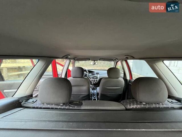 Красный Форд Фокус, объемом двигателя 1.75 л и пробегом 285 тыс. км за 2950 $, фото 13 на Automoto.ua