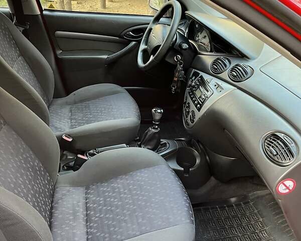 Красный Форд Фокус, объемом двигателя 1.75 л и пробегом 285 тыс. км за 2950 $, фото 19 на Automoto.ua