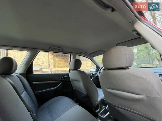 Красный Форд Фокус, объемом двигателя 1.75 л и пробегом 285 тыс. км за 2950 $, фото 16 на Automoto.ua