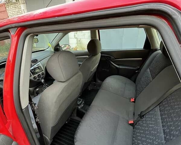 Красный Форд Фокус, объемом двигателя 1.75 л и пробегом 285 тыс. км за 2950 $, фото 11 на Automoto.ua