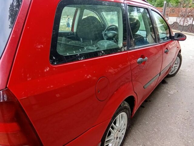 Красный Форд Фокус, объемом двигателя 1.6 л и пробегом 320 тыс. км за 2400 $, фото 3 на Automoto.ua