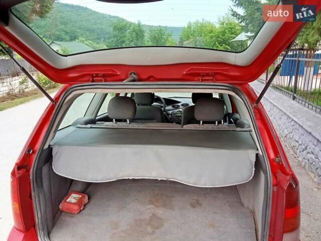 Красный Форд Фокус, объемом двигателя 1.6 л и пробегом 323 тыс. км за 2800 $, фото 11 на Automoto.ua