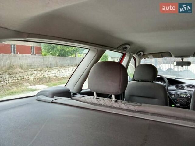 Красный Форд Фокус, объемом двигателя 1.6 л и пробегом 323 тыс. км за 2800 $, фото 1 на Automoto.ua